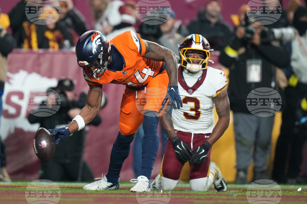 Broncos Commanders Football