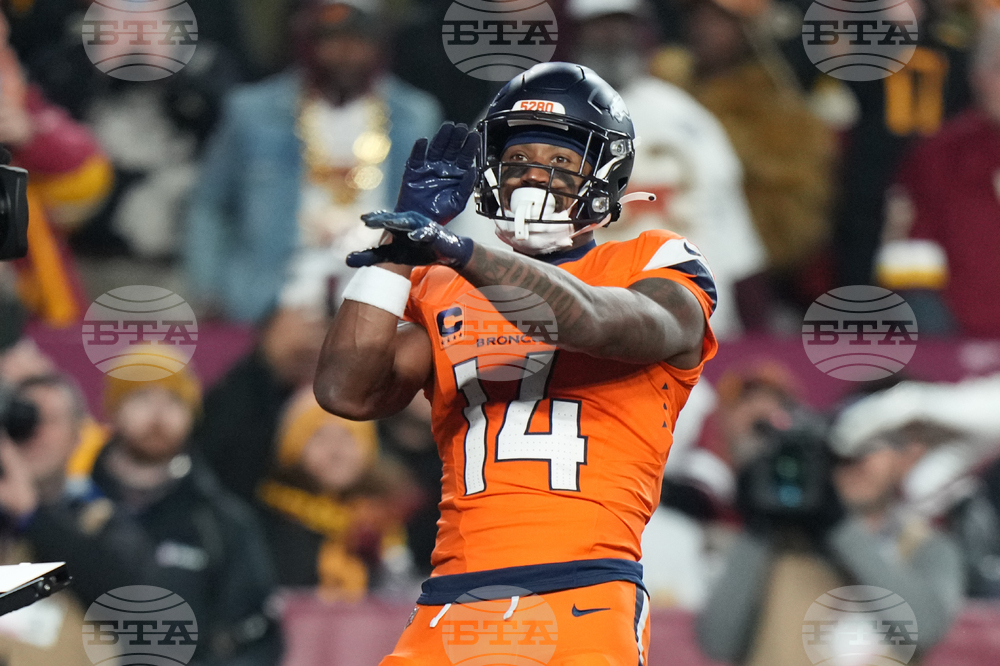 Broncos Commanders Football