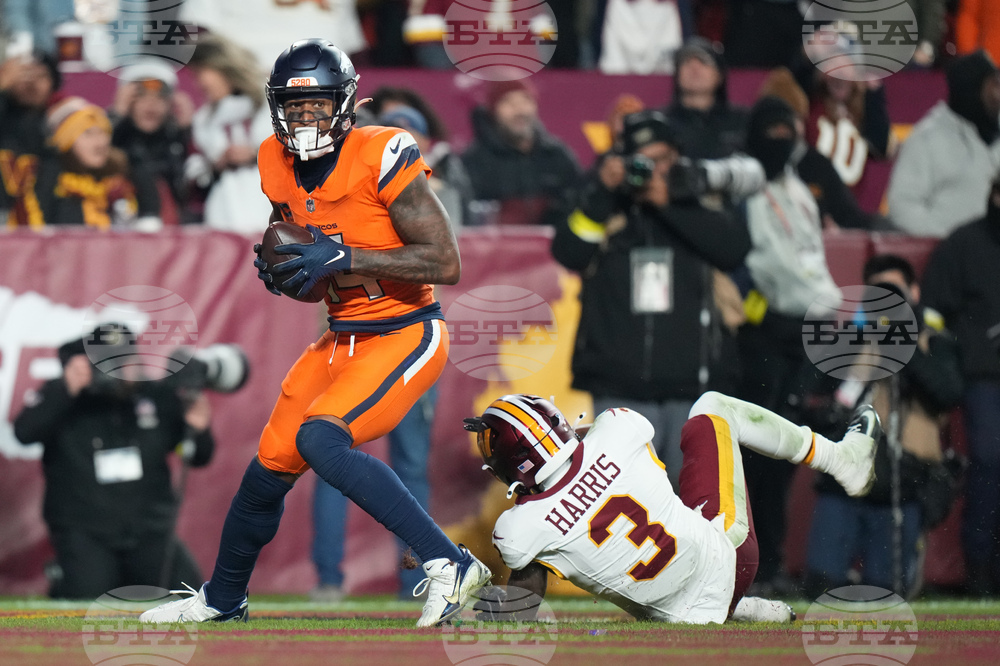 Broncos Commanders Football