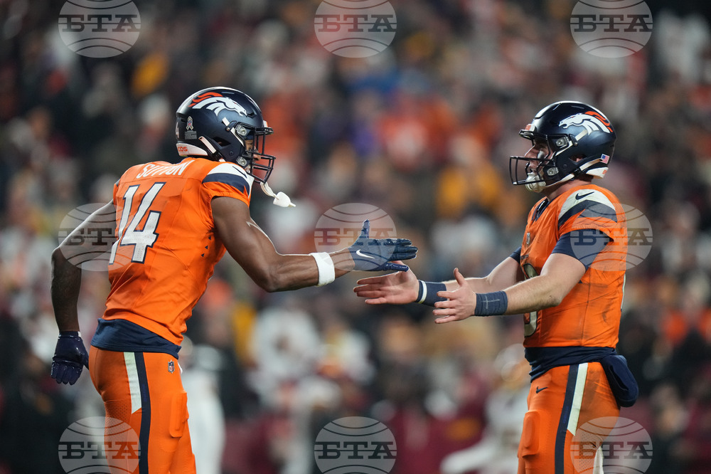 Broncos Commanders Football