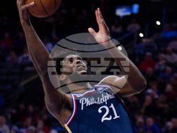 Hawks 76ers Basketball