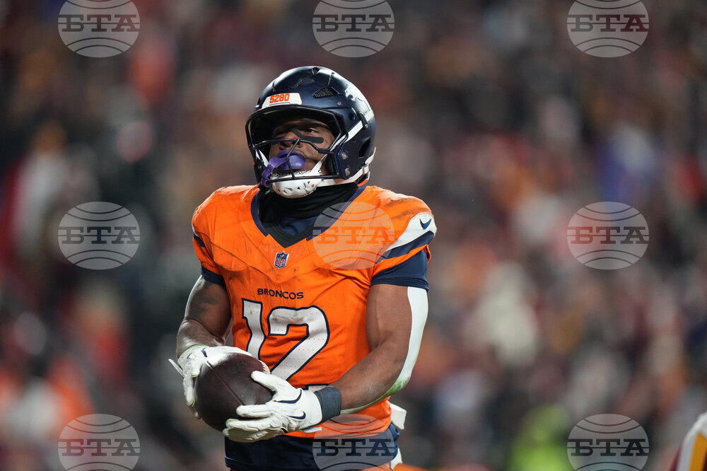 Broncos Commanders Football