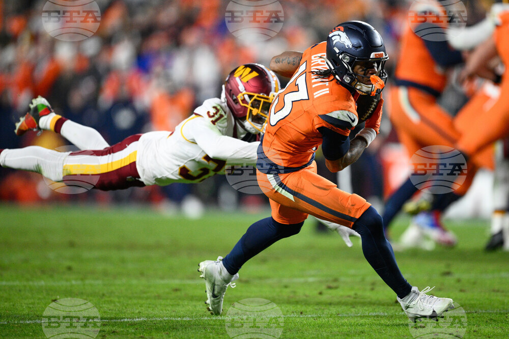 Broncos Commanders Football