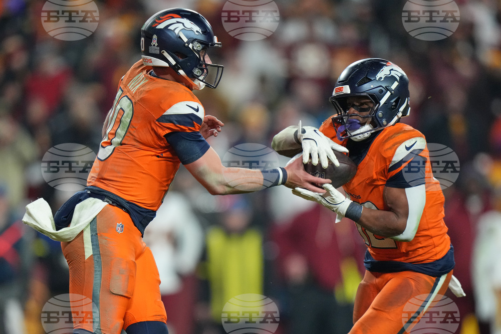 Broncos Commanders Football