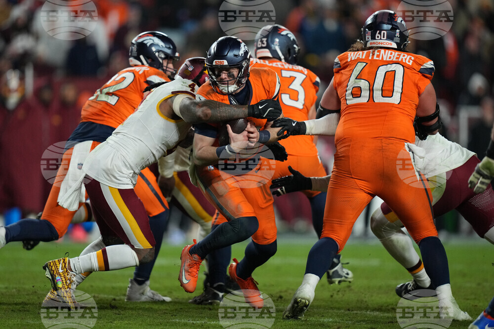 Broncos Commanders Football