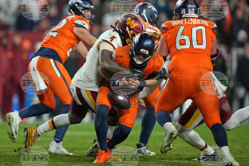 Broncos Commanders Football