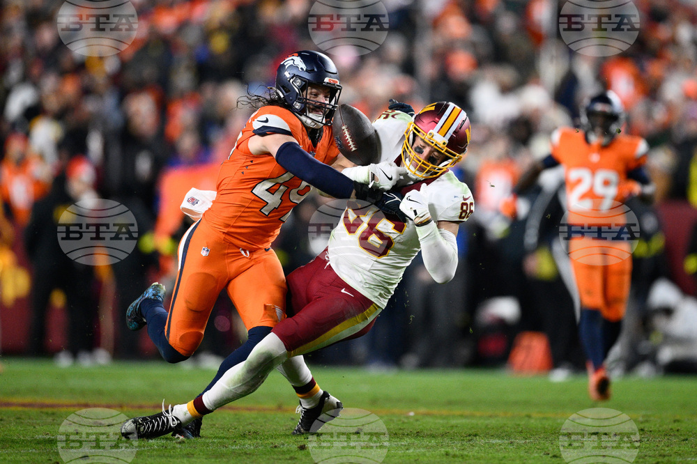 Broncos Commanders Football