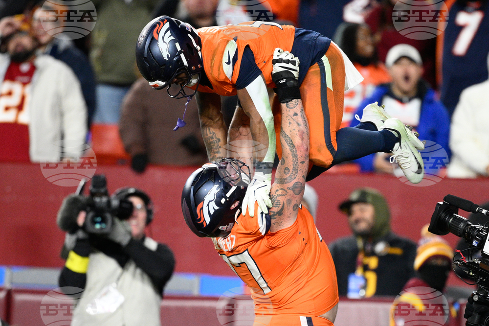 Broncos Commanders Football