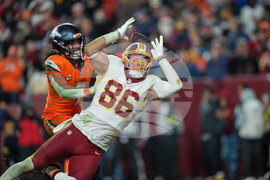 Broncos Commanders Football