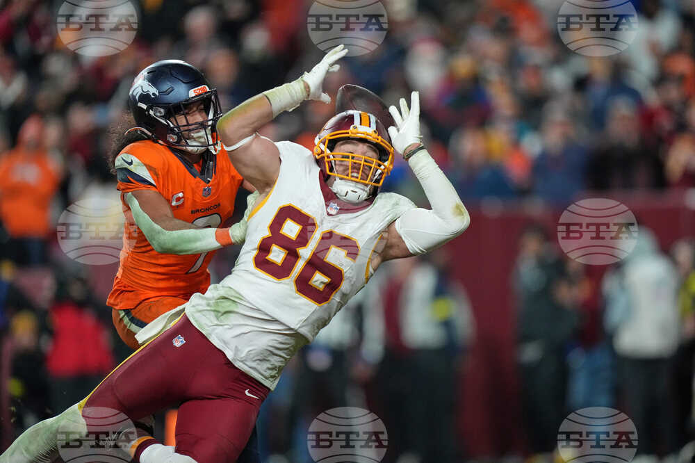 Broncos Commanders Football