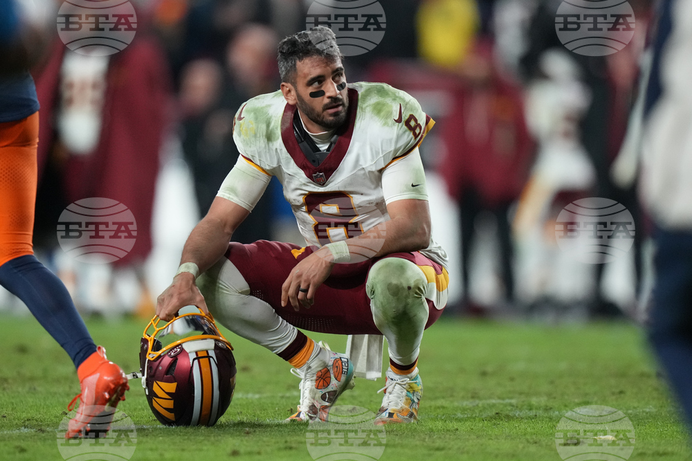 Broncos Commanders Football