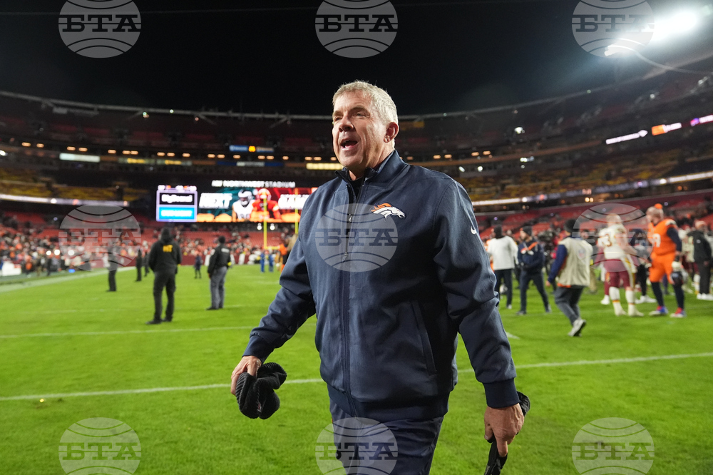 Broncos Commanders Football