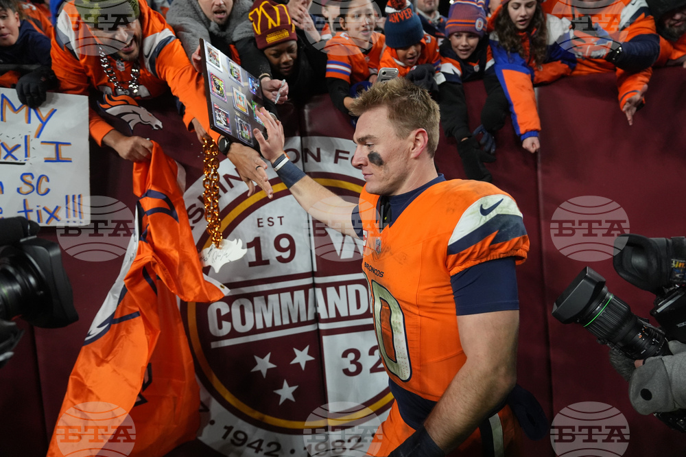 Broncos Commanders Football