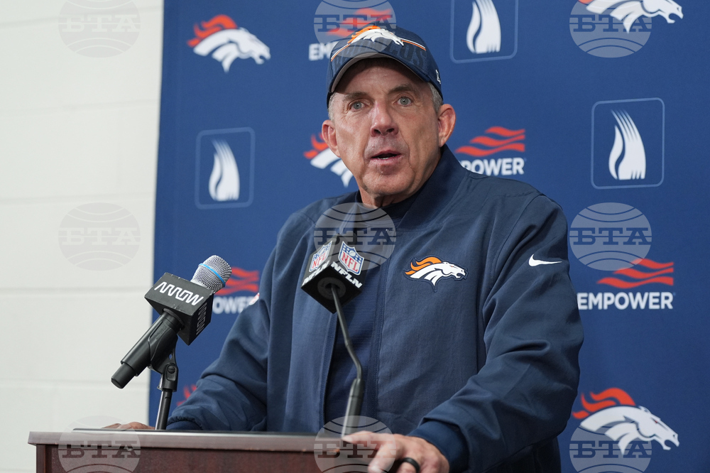 Broncos Commanders Football