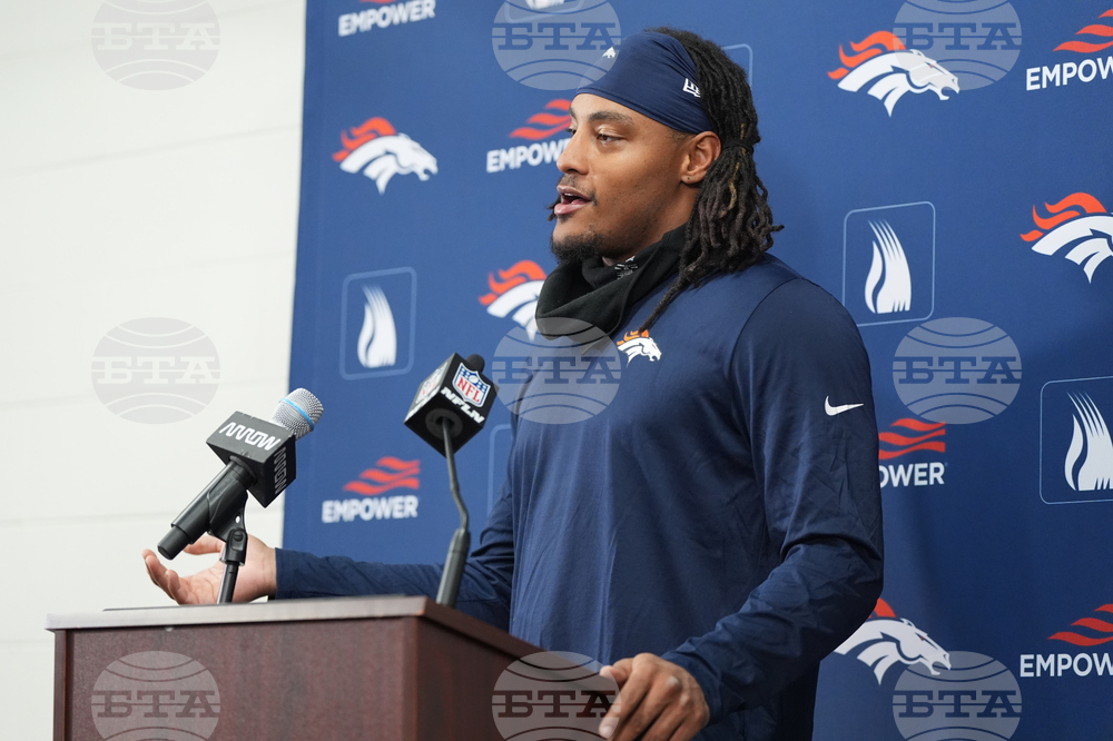 Broncos Commanders Football