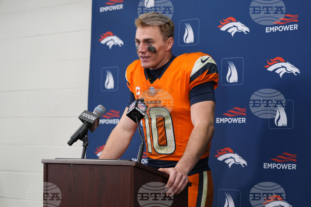 Broncos Commanders Football