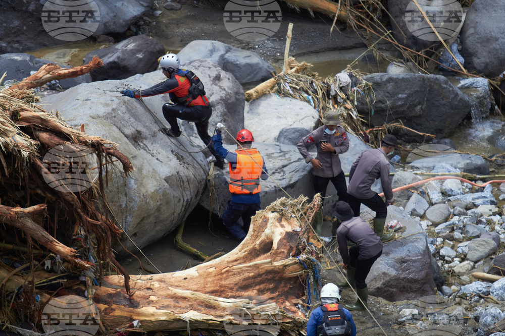 CORRECTION Indonesia Extreme Weather Asia Flooding