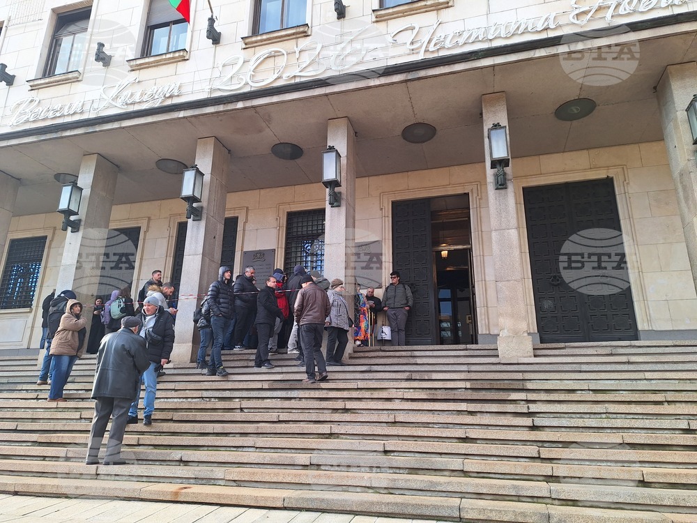 Касите на БНБ ще работят извънредно две съботи заради приемането на еврото