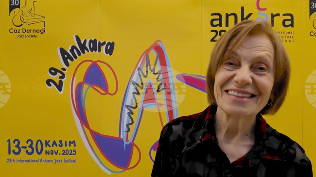 Йълдъз Ибрахимова беше удостоена с почетен плакет от Джаз фестивала в Анкара