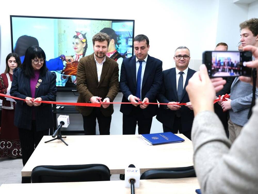 Посланикът на България в Молдова Мая Добрева откри нов културен център в Гагаузия