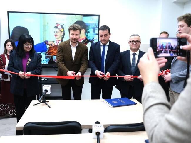 Посланикът на България в Молдова Мая Добрева откри нов културен център в Гагаузия