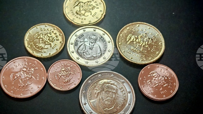 Няма опашки пред банковите клонове в Габрово във връзка с пускането на комплектите с български евромонети