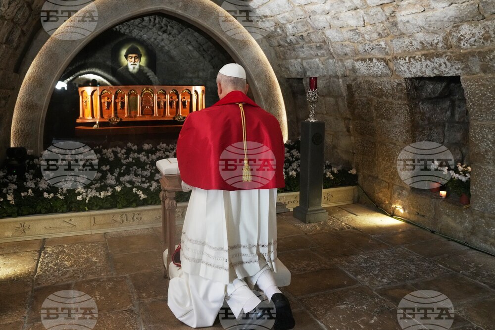 APTOPIX Lebanon Mideast Pope