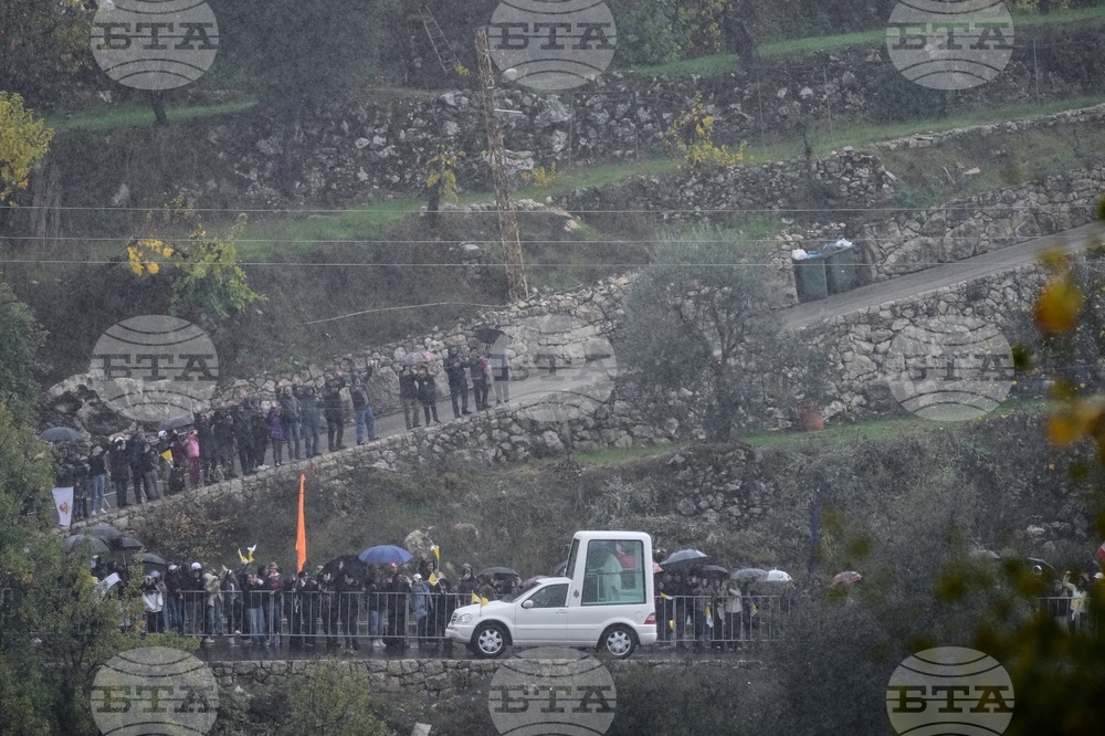 APTOPIX Lebanon Mideast Pope