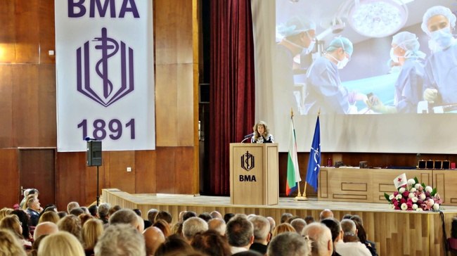 Вицепрезидентът: Голямото семейство на ВМА е обединено от човечността