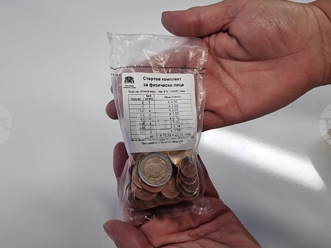 В почти всички търговски банки във Варна се предлагат стартови комплекти с евромонети