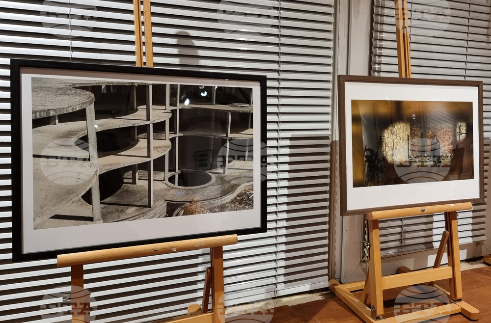 Варна - школа „Дедал“ - изложба - пленер „Море в ремонт“