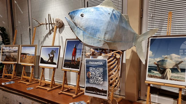 Възпитаници на школа „Дедал“ показват творби, създадени на тазгодишния пленер „Море в ремонт“ в Ахтопол