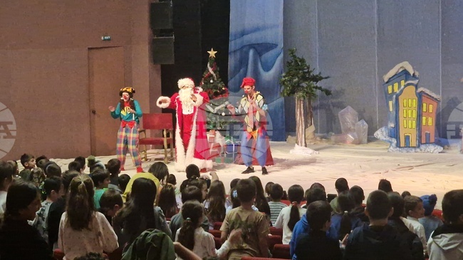 С помощта на децата Баба Яга става добра в празничния спектакъл на разградския театър