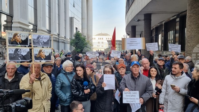 Пенсионери от Република Северна Македония поискаха увеличение на пенсиите по равно на протест в Скопие