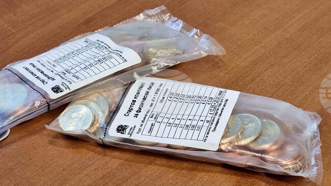 По-лесно е стартовият пакет с евромонети да се взема от банката, на която сте клиент, съветват банкови служители