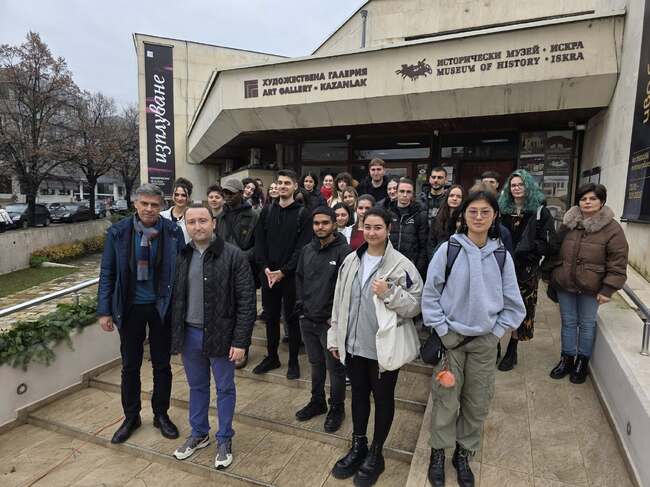 Чуждестранни студенти от Тракийски университет - Стара Загора посетиха организирано три музейни обекта в Казанлък