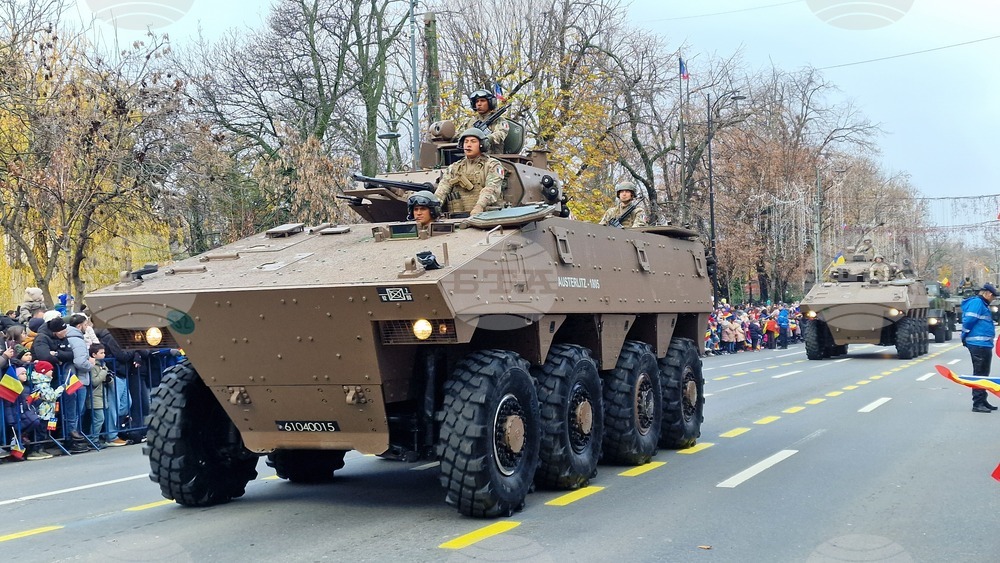Румъния - Букурещ - национален празник - военен парад