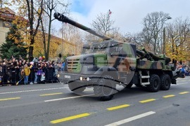 Румъния - Букурещ - национален празник - военен парад