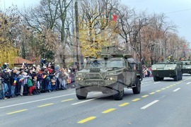 Румъния - Букурещ - национален празник - военен парад