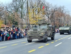 Румъния - Букурещ - национален празник - военен парад