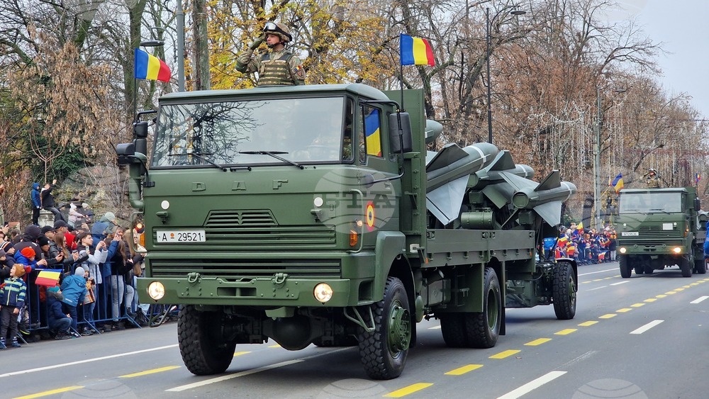 Румъния - Букурещ - национален празник - военен парад