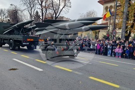 Румъния - Букурещ - национален празник - военен парад
