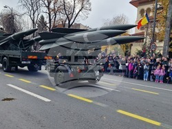 Румъния - Букурещ - национален празник - военен парад