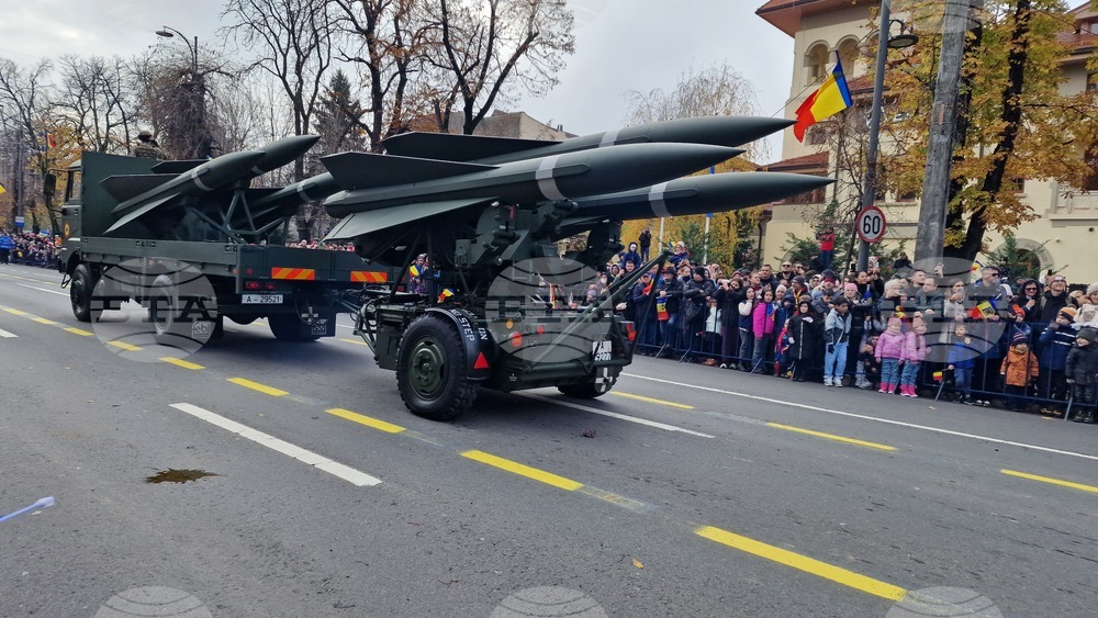 Румъния - Букурещ - национален празник - военен парад