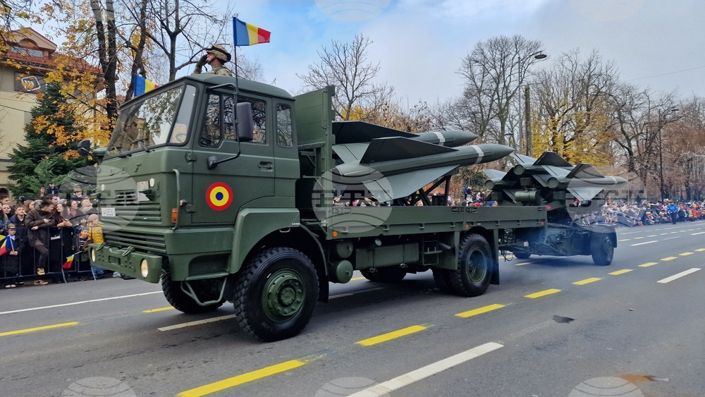 Румъния - Букурещ - национален празник - военен парад