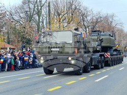 Румъния - Букурещ - национален празник - военен парад