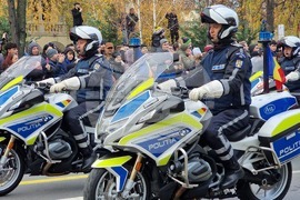 Румъния - Букурещ - национален празник - военен парад