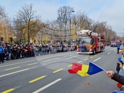 Румъния - Букурещ - национален празник - военен парад