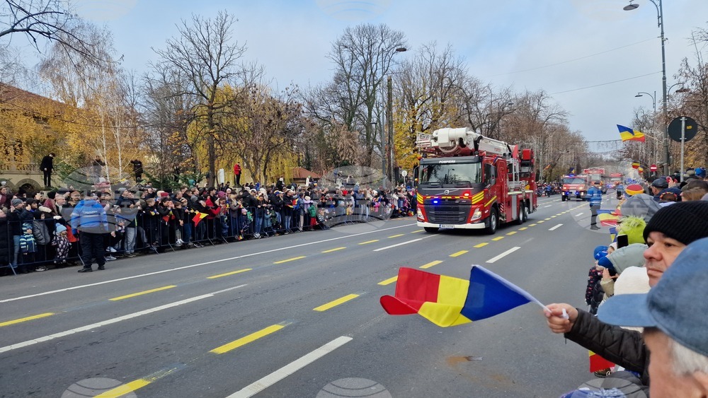 Румъния - Букурещ - национален празник - военен парад