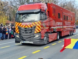 Румъния - Букурещ - национален празник - военен парад